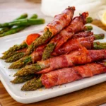 Espárragos con jamón en freidora de aire crujientes y listos para servir