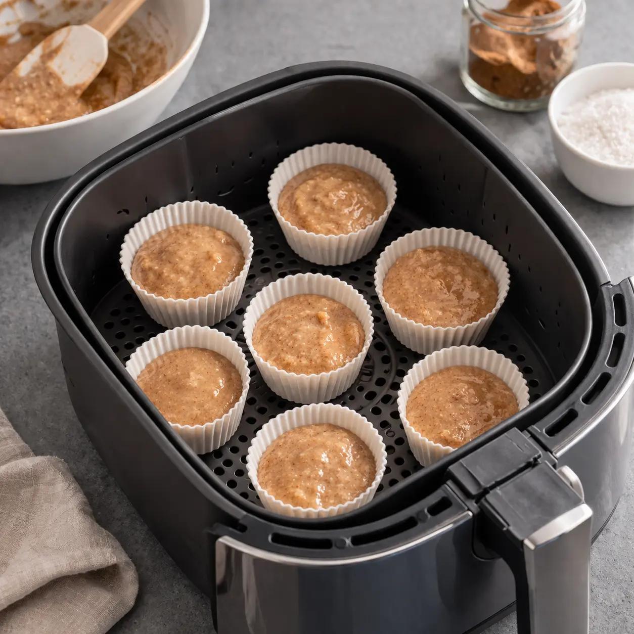 Magdalenas en freidora de aire antes de cocinar